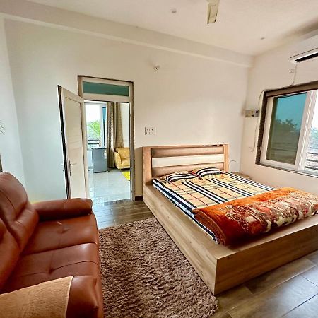 Villa Kaashi Flora Varanasi Esterno foto