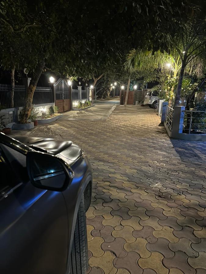 Villa Kaashi Flora Varanasi Esterno foto