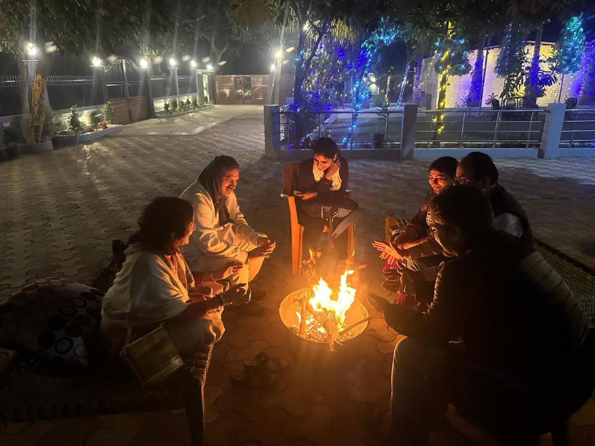 Villa Kaashi Flora Varanasi Esterno foto