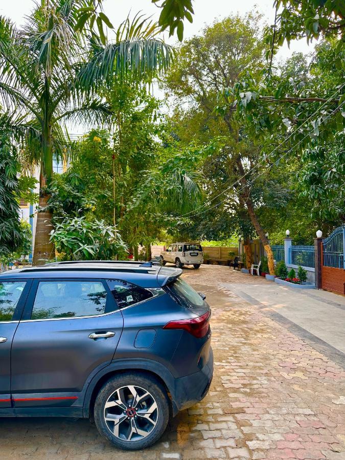 Villa Kaashi Flora Varanasi Esterno foto