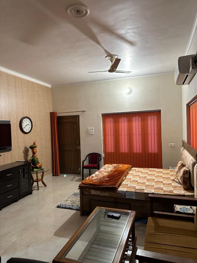 Villa Kaashi Flora Varanasi Esterno foto