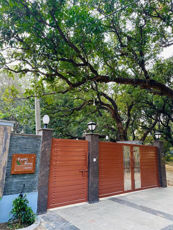 Villa Kaashi Flora Varanasi Esterno foto