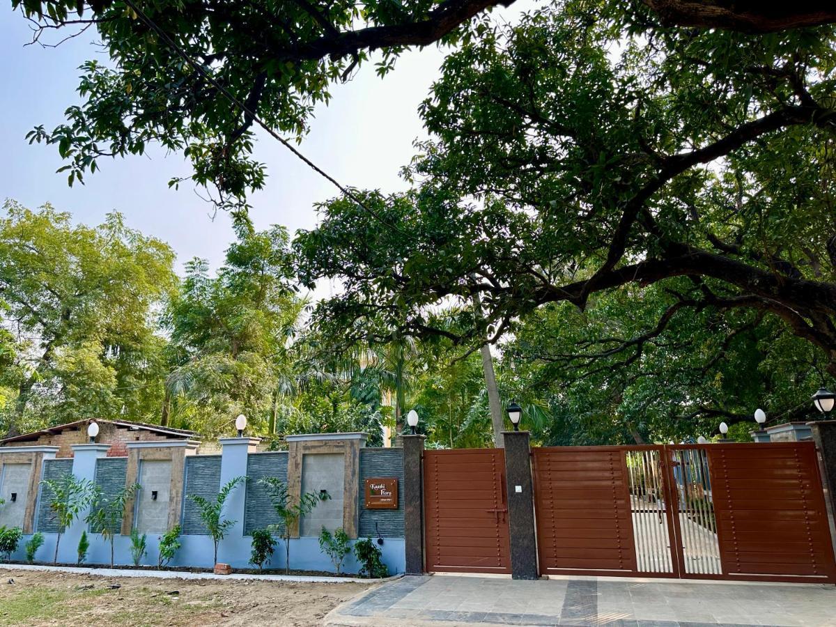 Villa Kaashi Flora Varanasi Esterno foto