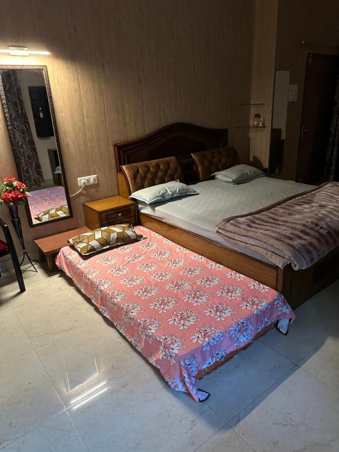 Villa Kaashi Flora Varanasi Esterno foto