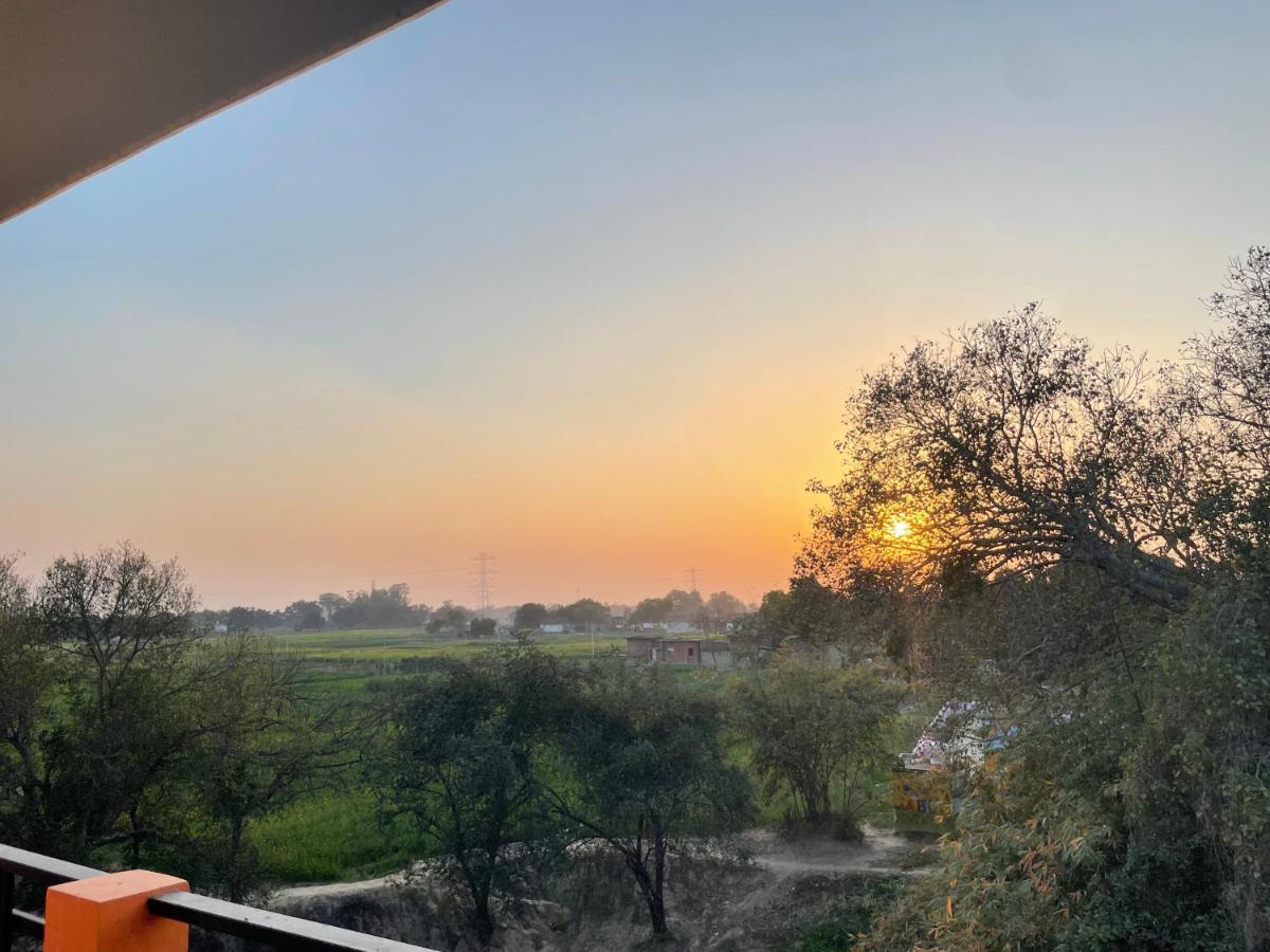 Villa Kaashi Flora Varanasi Esterno foto