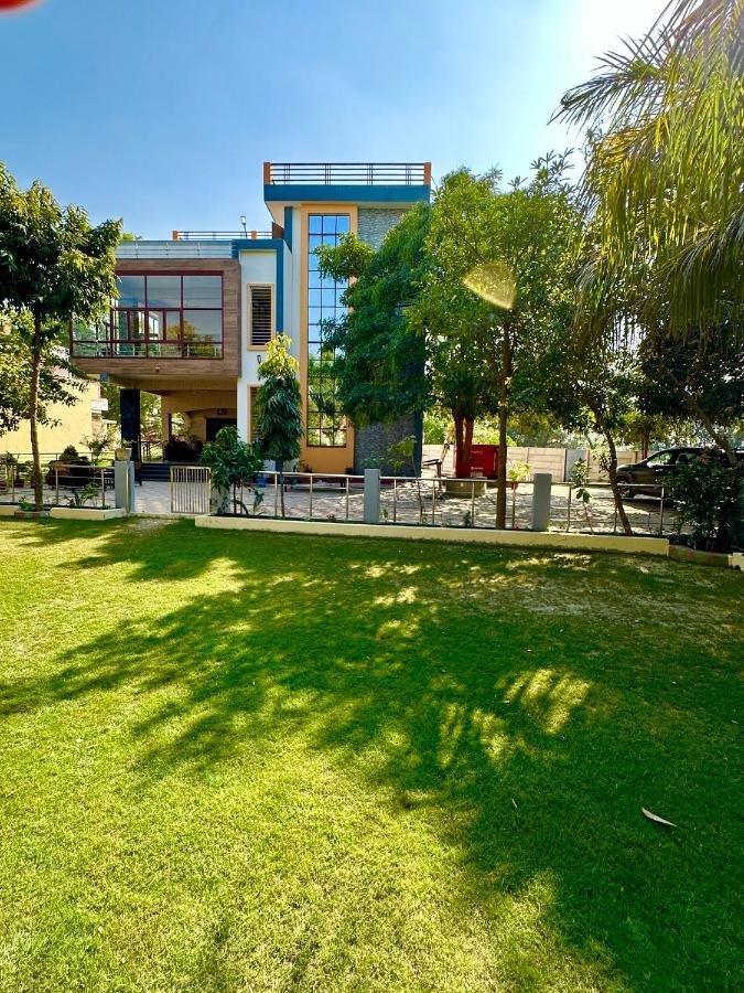 Villa Kaashi Flora Varanasi Esterno foto