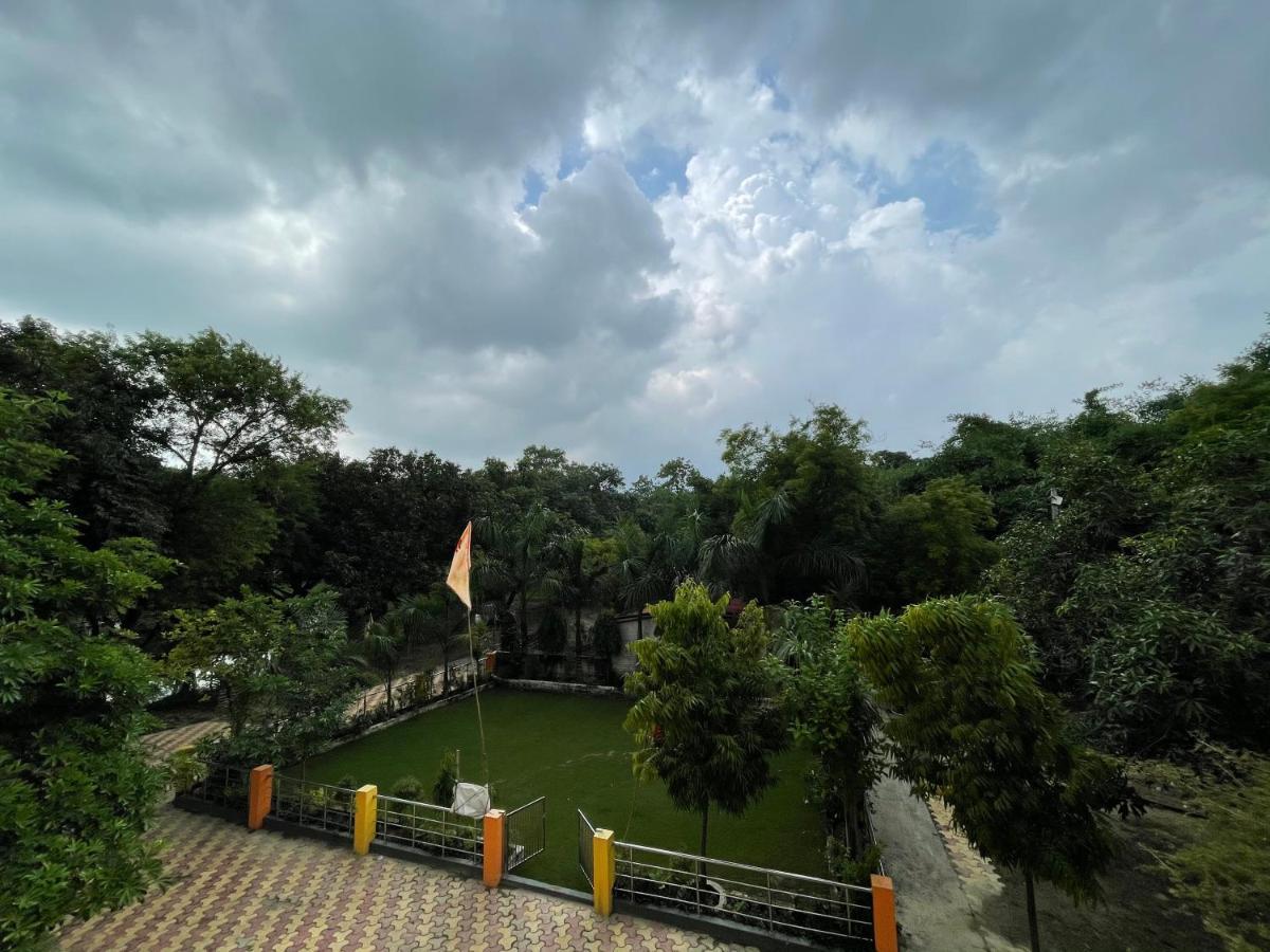 Villa Kaashi Flora Varanasi Esterno foto