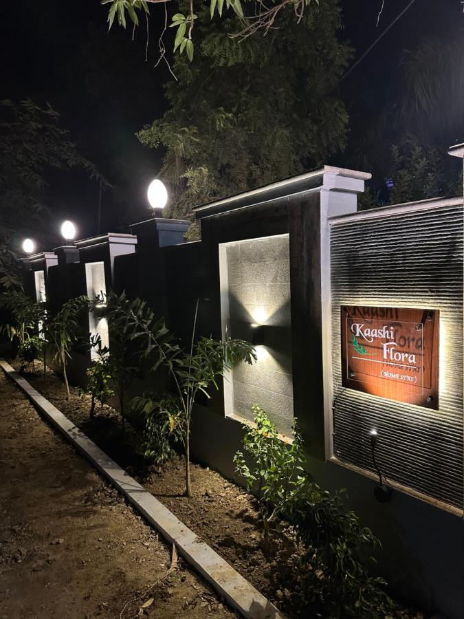 Villa Kaashi Flora Varanasi Esterno foto